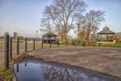 Town quay at Christchurch Wallpaper