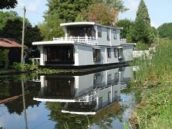 Boathouse on the river Soar, long Eaton Wallpaper