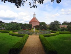 The walled garden at Felbrigg Hall in the village of Felbrigg, Norfolk Wallpaper