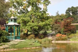 The Pagoda in the Chinese Water Garden, Cliveden Wallpaper