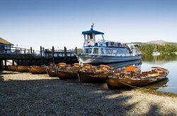 Pierhead boats waiting for business Wallpaper