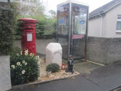 Post Box & Telephone Kiosk Wallpaper