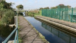 Mullicourt Aqueduct, Middle Level Navigations Wallpaper