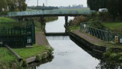 Mullicourt Aqueduct, Middle Level Navigations Wallpaper