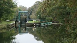 Lilford Lock, near Wadenhoe Wallpaper