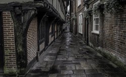 MEDIEVAL STREET IN WINCHESTER Wallpaper