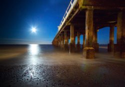 Felixstowe moonlight pier Wallpaper