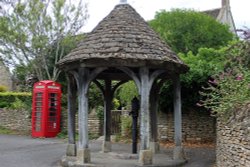 Wellhead Village Pump, Biddestone Wallpaper