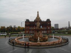 The Doulton Fountain with The Peoples Palace behind it. Wallpaper