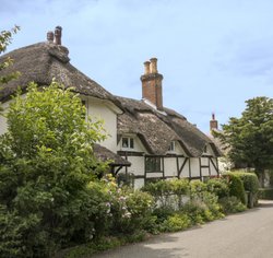 East Stratton, Hampshire,Cottage in main street Wallpaper