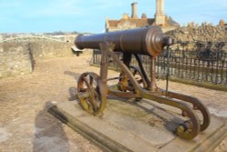 Rochester castle canon Wallpaper