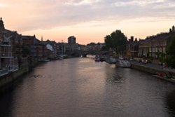 River Ouse in York at sunset Wallpaper