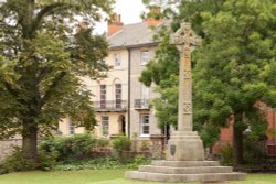 Memorial to King Henry I in ForburyGardens, Reading Wallpaper