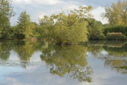 Jubilee Lake near Steeple Claydon, Buckinghamshire Wallpaper