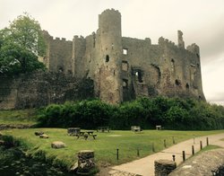 Laugharne Castle, Carmarthen Wallpaper