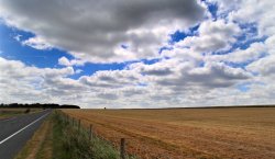 Beautiful field on the walk to the free National Trust viewpoint of Stonehenge Wallpaper