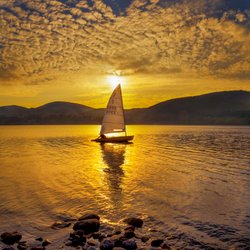 Sailing on lake Ullswater Wallpaper