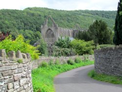 Tintern abbey Wallpaper