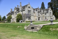 The House at Wakehurst Place Wallpaper