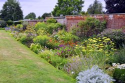 Mount Ephraim Garden Wallpaper