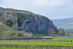 Kilnsey Crag, Wharfedale Wallpaper