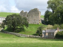 THIRWALL CASTLE, GREENHEAD NORTHUMBERLAND Wallpaper