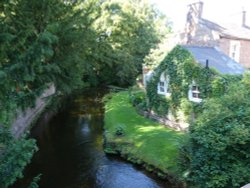 THE RAVEN BECK, FLOWING THROUGH KIRKOSWALD CUMBRIA. Wallpaper