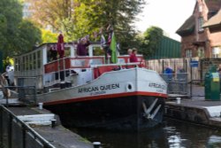 African Queen River Boat  negotiating Caversham Lock Wallpaper