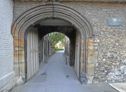 Rochester Cathedral - The Deanery Gate Wallpaper