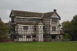 Little Moreton Hall, Cheshire Wallpaper