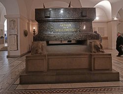 Tomb of the Duke of Wellington, St. Paul's Crypt, London Wallpaper