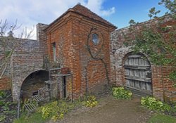 Packwood House Garden Wallpaper