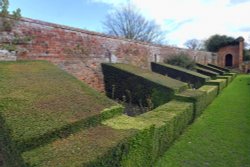 Packwood House Garden Wallpaper