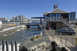 Lifting Bridge at Medway Maritime Marina, Chatham Wallpaper