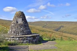 Buttertubs Pass near Muker Wallpaper