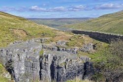 Buttertubs Pass near Muker Wallpaper