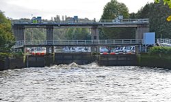 Wier at Allington Lock Wallpaper