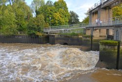 Wier at Allington Lock Wallpaper