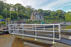 Allington Lock on the River Medway Wallpaper