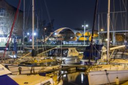 boats with new bridge Wallpaper