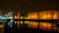 Albert Docks at night Wallpaper