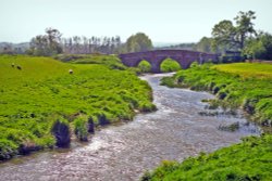 River Rother as it runs close to Bodiam Castle Wallpaper