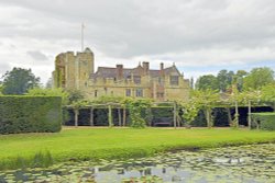 Hever castle Wallpaper