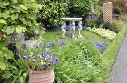 Italian Garden, Hever Castle Wallpaper