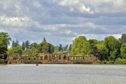 Lake Walk, Hever Castle Wallpaper