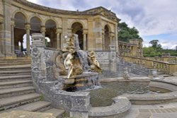 The Loggia Fountain, Hever Castle Wallpaper