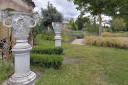 Hever Castle Gardens Wallpaper