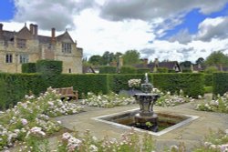 Hever Castle Gardens Wallpaper