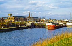 Latchford Locks on the Manchester Ship Canal Wallpaper