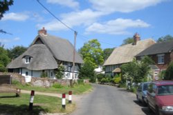 Thatched cottages in the centre of Brightwell-cum-Sotwell Wallpaper